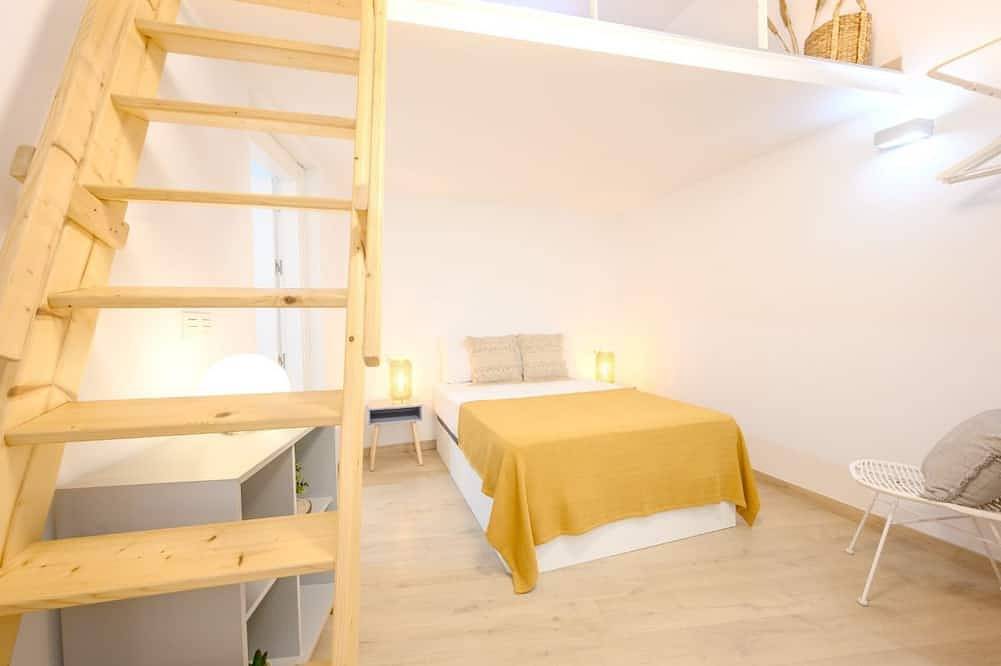 Hel lejlighed, High ceilings and large patio amazing 3 bedroom by 10Tosea in Centro (Málaga), Malaga