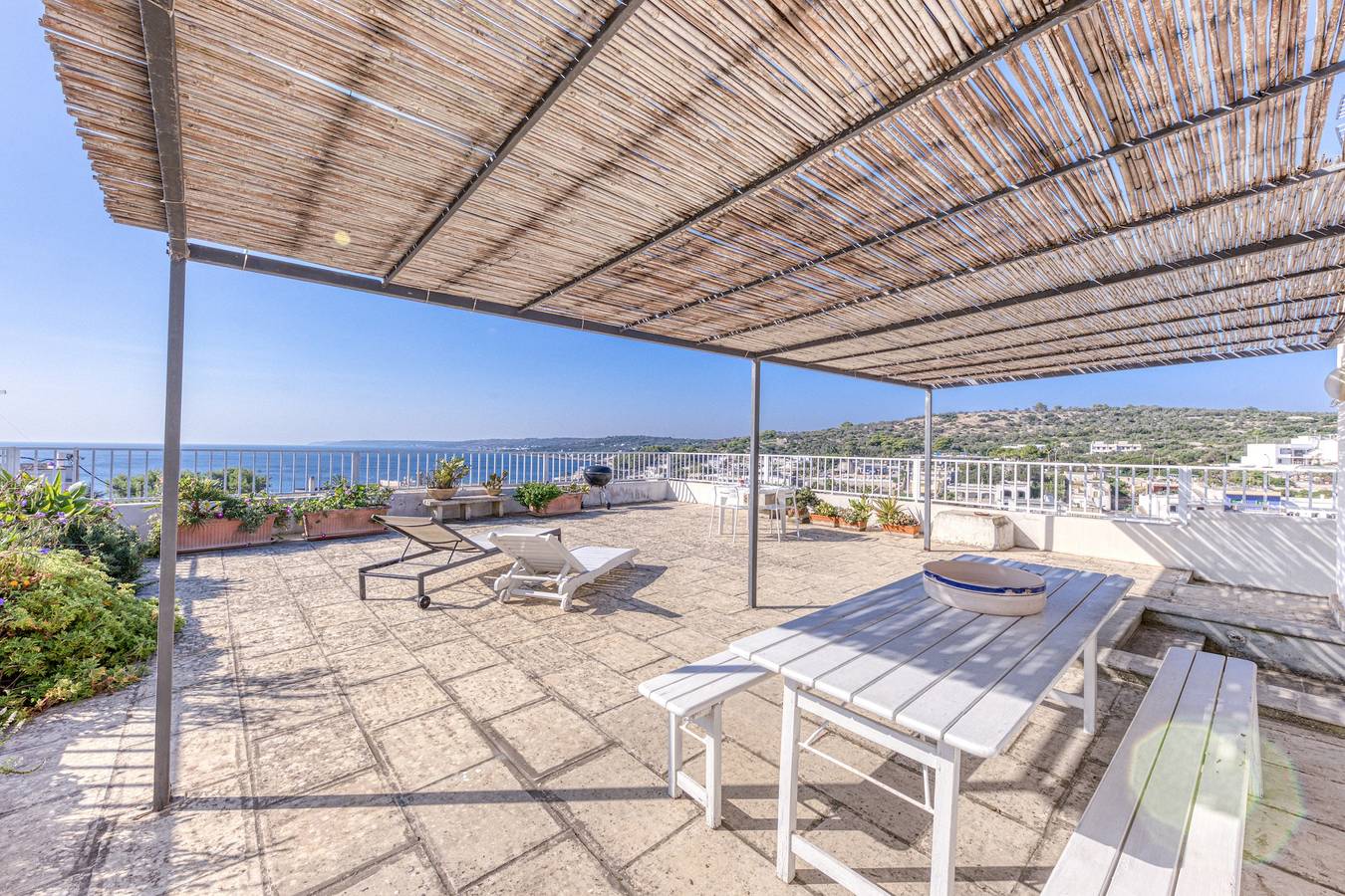 Entire apartment, Villa 'Blu La Panoramica' with Private Pool, Wi-Fi and Air Conditioning in Castro (Lecce), Lecce Province