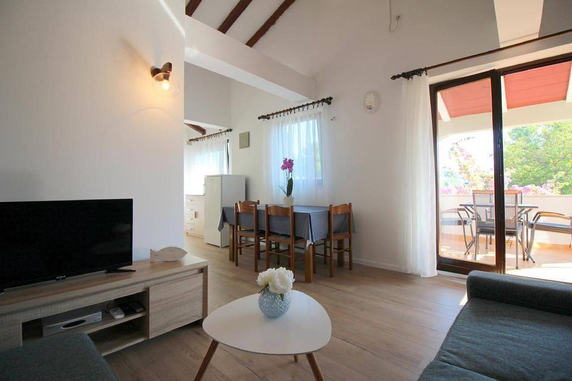 Ganze Ferienwohnung, Wohnung Samara mit überdachte Balkon in Strandnähe in Poreč, Porec und Umgebung