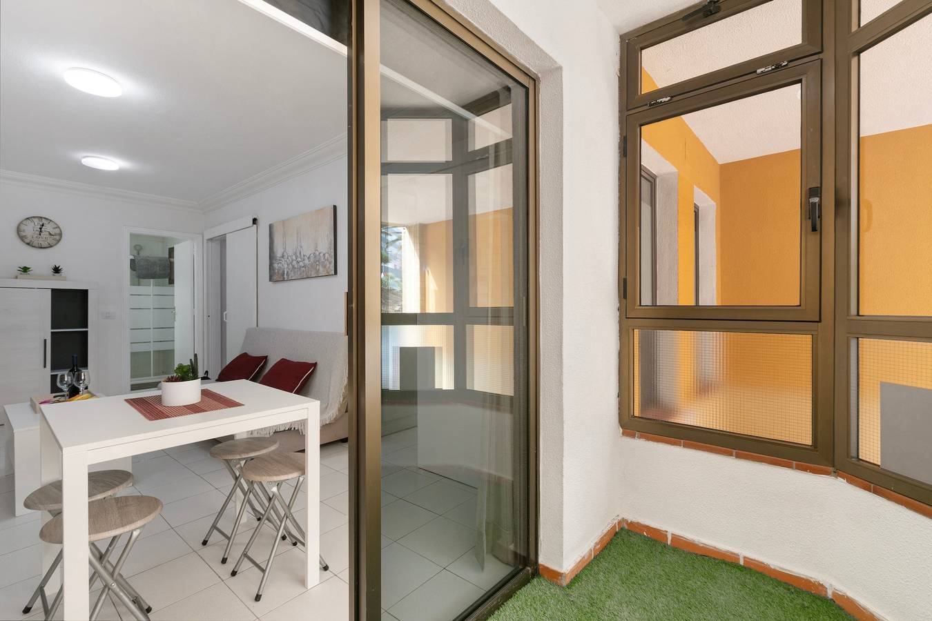 Appartement entier, Vacances 'El Tute' avec terrasse privée, balcon et Wi-Fi in Bajamar, San Cristóbal de La Laguna