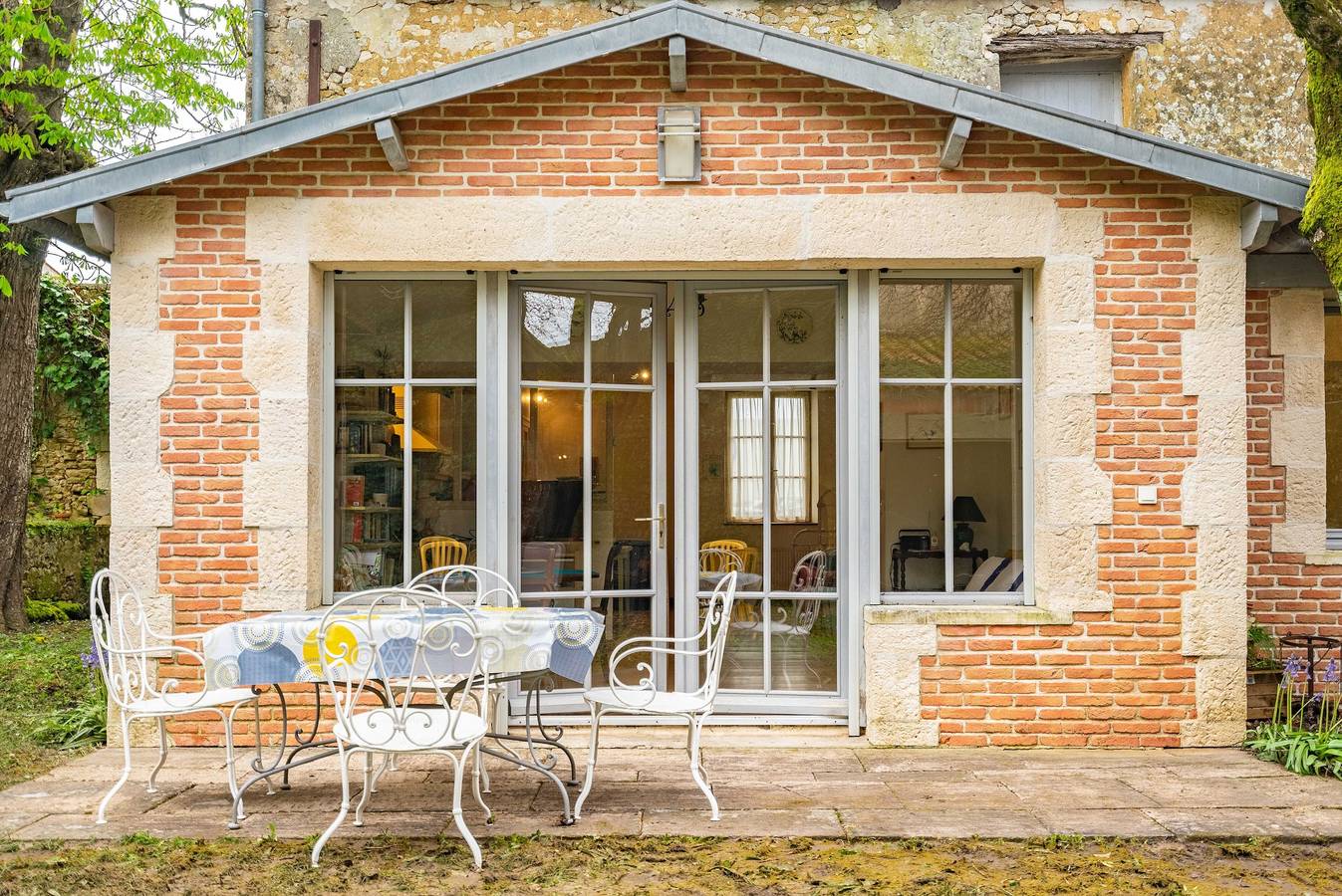 Holiday Home 'La Maison Télémaque' with Private Terrace, Private Garden and Wi-Fi in Marennes, Côte de Beauté
