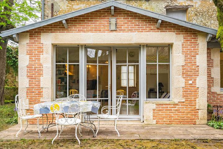 Casa de vacaciones 'La Maison Télémaque' con terraza privada, jardín privado y Wi-Fi in Marennes, Côte de Beauté