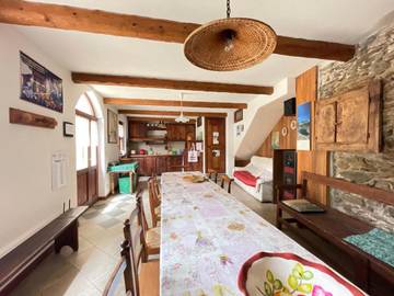 Gîte pour 10 personnes, avec jardin et vue dans Rore