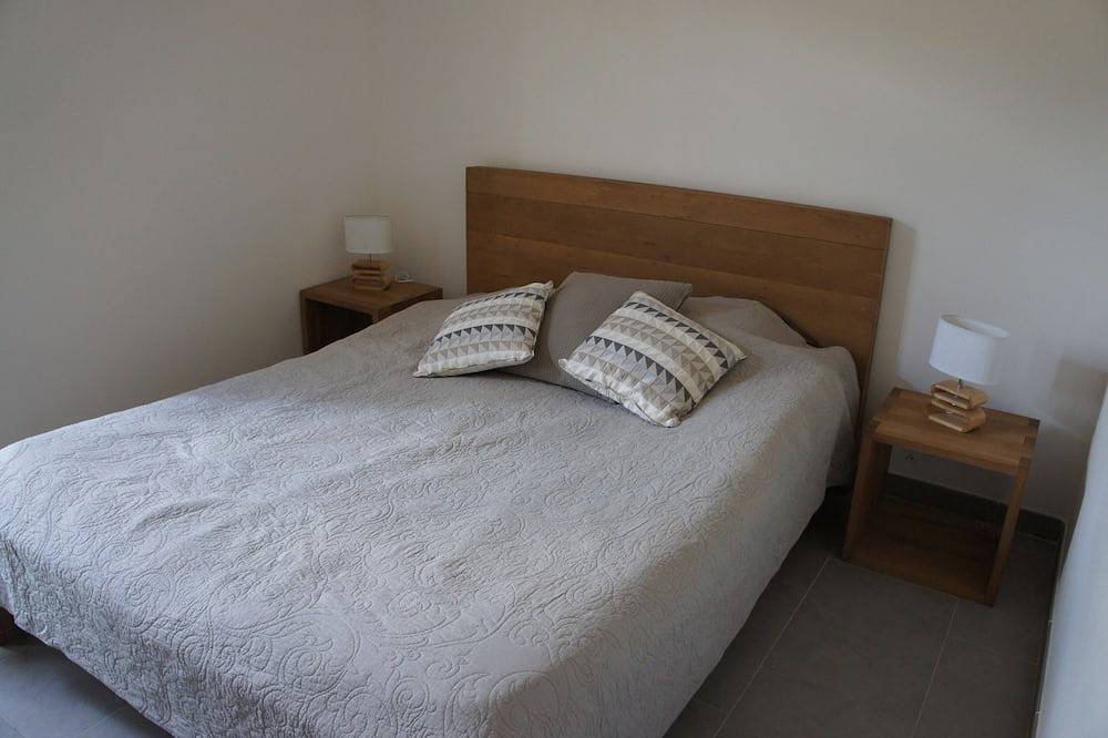 Apartamento entero, Nuevo apartamento de lujo - 2 habitaciones - 6/7 pers. - Piscina - 500m de la playa in Pinarellu, Zonza