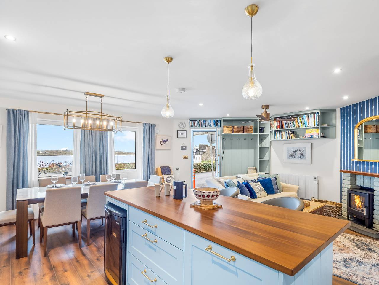 Entire apartment, 2 Harbour View Village home in Roundstone, Connemara