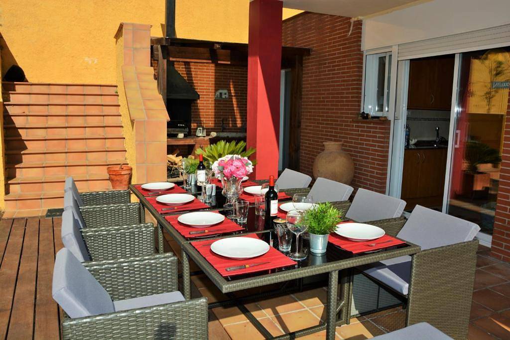 Only a 10-minute drive from Sitges. Villa Maria. High Comodity  Nice outdoor Area Very Calm Area in Sant Pere de Ribes, Garraf