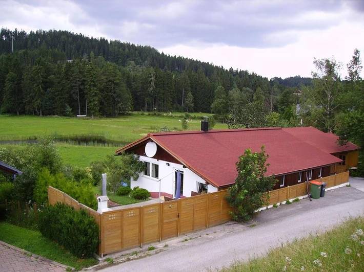 Ferienwohnung für 7 Personen, mit Pool und Garten sowie Sauna und Ausblick, kinderfreundlich
