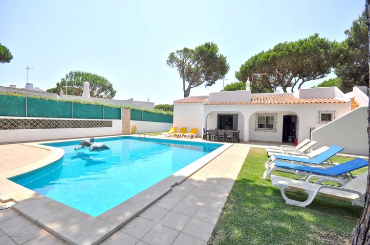 Golf facing walking distance to Centre private pool air conditioning and wifi in Quarteira, Faro District