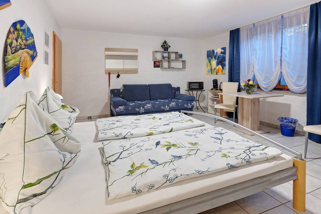 Ganze Wohnung, Einzimmerapartment 'Souterrain' mit Gemeinschaftsterrasse, Gemeinschaftsgarten und Wlan in Volkertshausen, Hegau