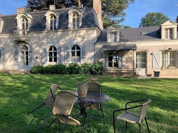 Gîte pour 8 personnes, avec Terrasse ainsi que Jardin et Vue à Feings