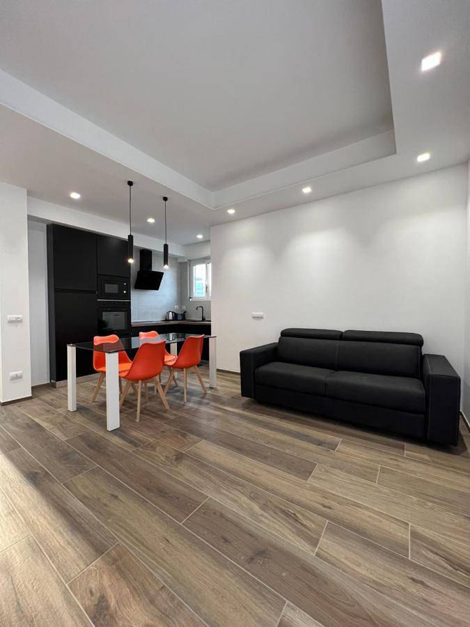 Apartament wakacyjny dla 4 osób, z balkon i jacuzzi w Lido di Ostia