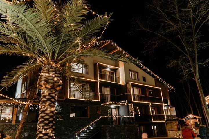 Hôtel pour 5 personnes, avec jacuzzi et jardin ainsi que piscine et sauna