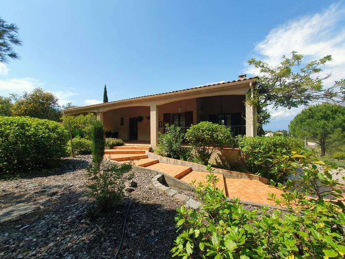 Villa spacieuse avec piscine à Montbrun in Montbrun-des-Corbières, Région de Narbonne