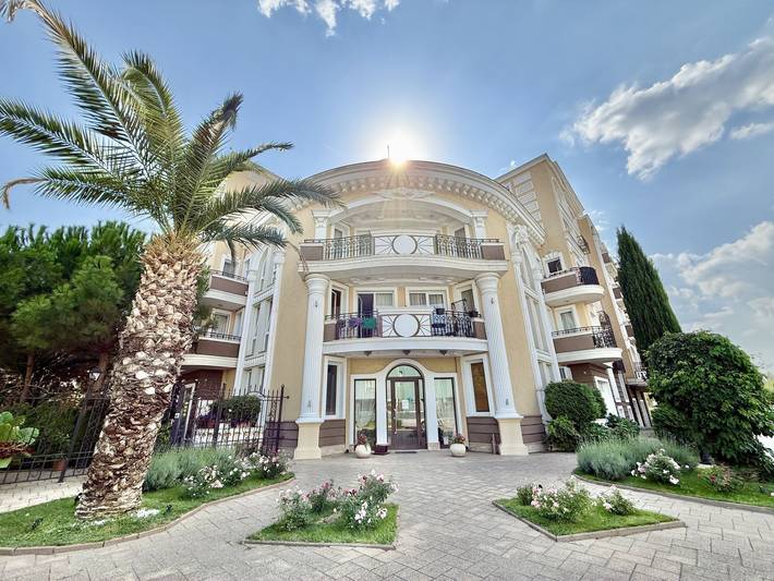 Ferielejlighed for 3 personer, med have og pool i Sunny Beach