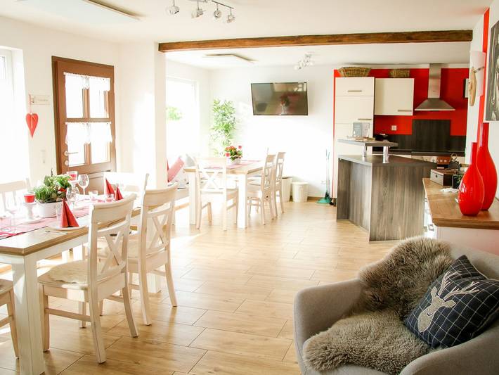 Ferienhaus für 17 Personen, mit Terrasse und Garten, kinderfreundlich