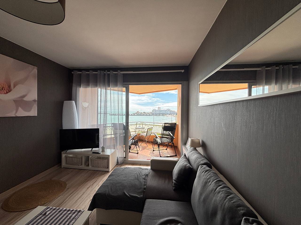 Entire studio, Studio with sea-view balcony in Les Sables-d'Olonne in Les Sables-d'Olonne, Vendée