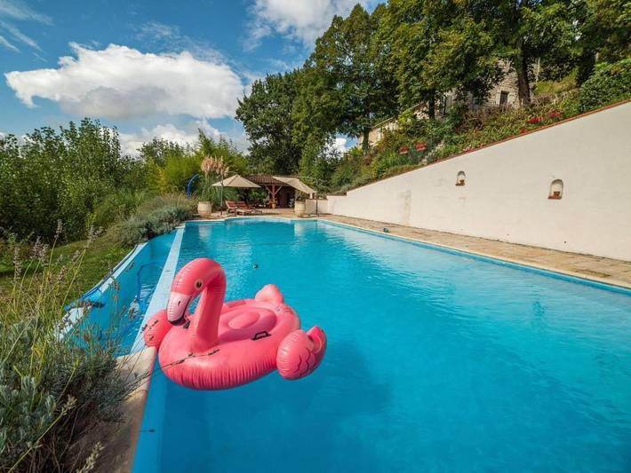 Location de vacances pour 4 personnes, avec Terrasse et Jardin ainsi que Piscine et Sauna à Touffailles