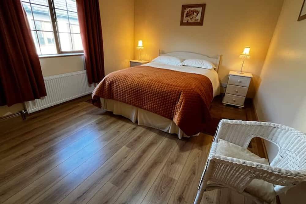 *Walk to Beach | Spacious & Clean | Ocean Views* in Donegal, County Donegal