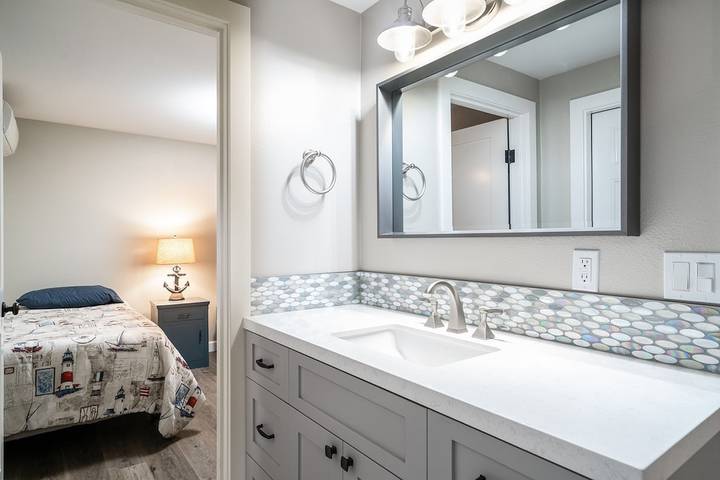 Vacation rental for 12 people, with balcony in Balboa Island