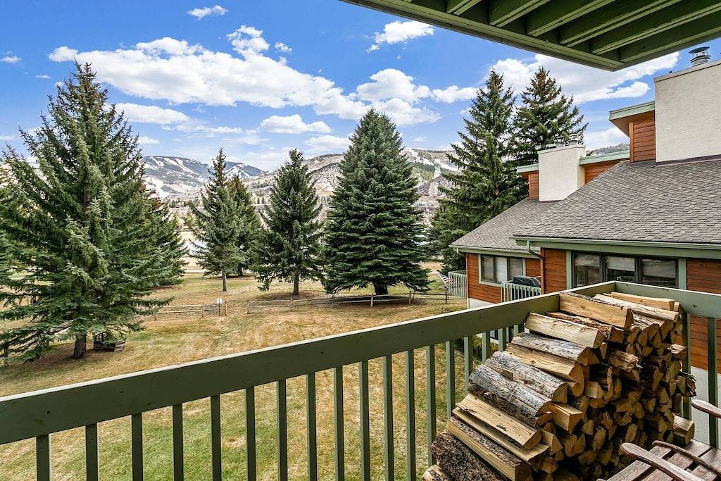 Ganze Wohnung, Great Vail-Area Value for Family | Close to Mountains, Cozy Fireplace, Bunk Room, Scenic Balcony in Avon, Beaver Creek