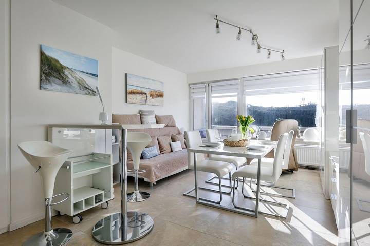 Ganze Wohnung, Modernes 1-Raum-Appartement in absolut strandnaher Lage mit Westbalkon. in Strand Hörnum, Hörnum