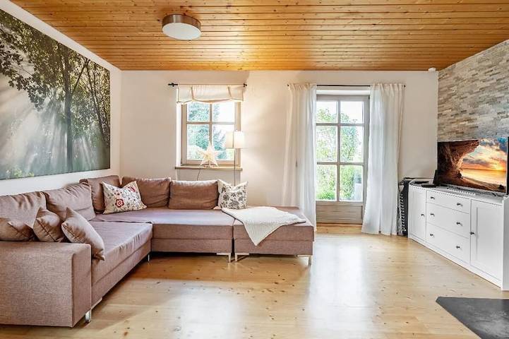 Ferienwohnung für 5 Personen, mit Balkon und Garten sowie Pool in Grafenau