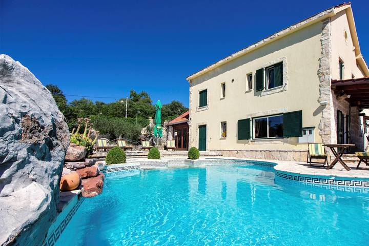 Villa für 12 Personen, mit Sauna und Pool sowie Garten - 1