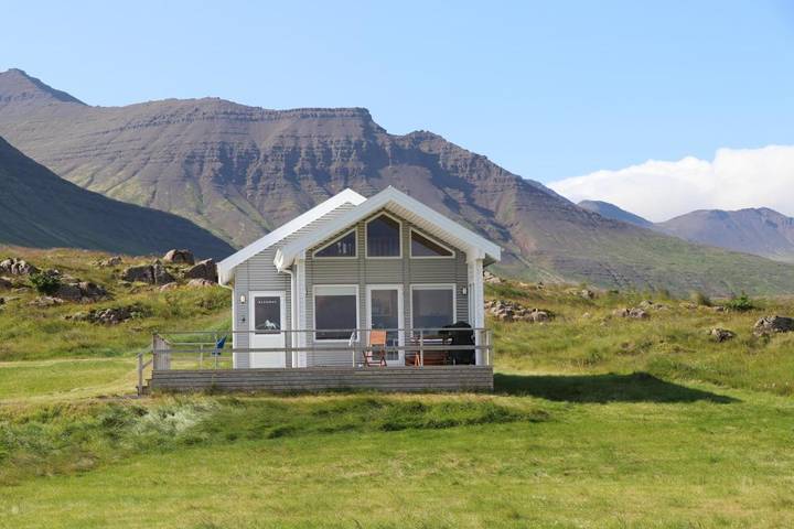 Ferienhaus für 4 Personen, mit Garten und Seeblick sowie Ausblick, kinderfreundlich in Island