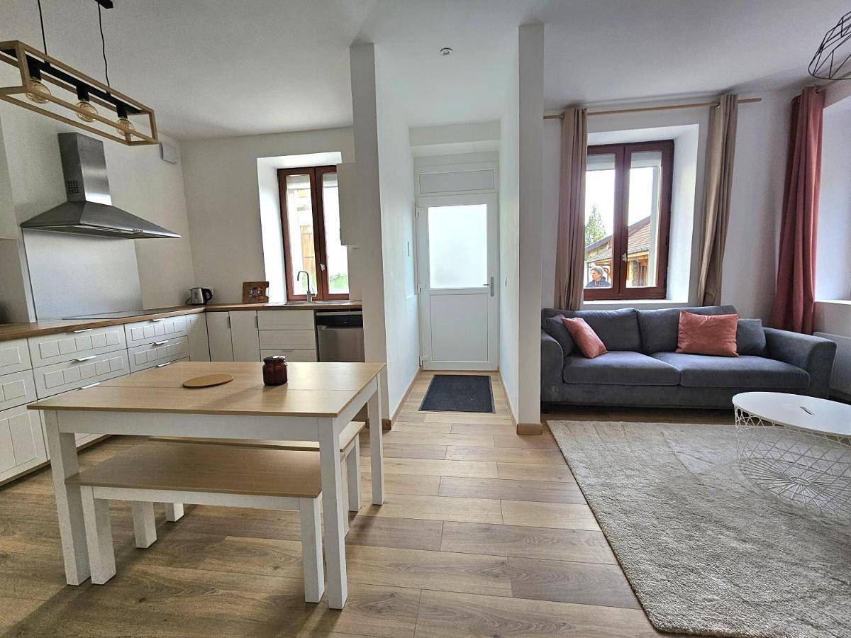 Appartement entier, Two-Bedroom Apartment in Monnetier-Mornex, Région de Saint-Julien-en-Genevois