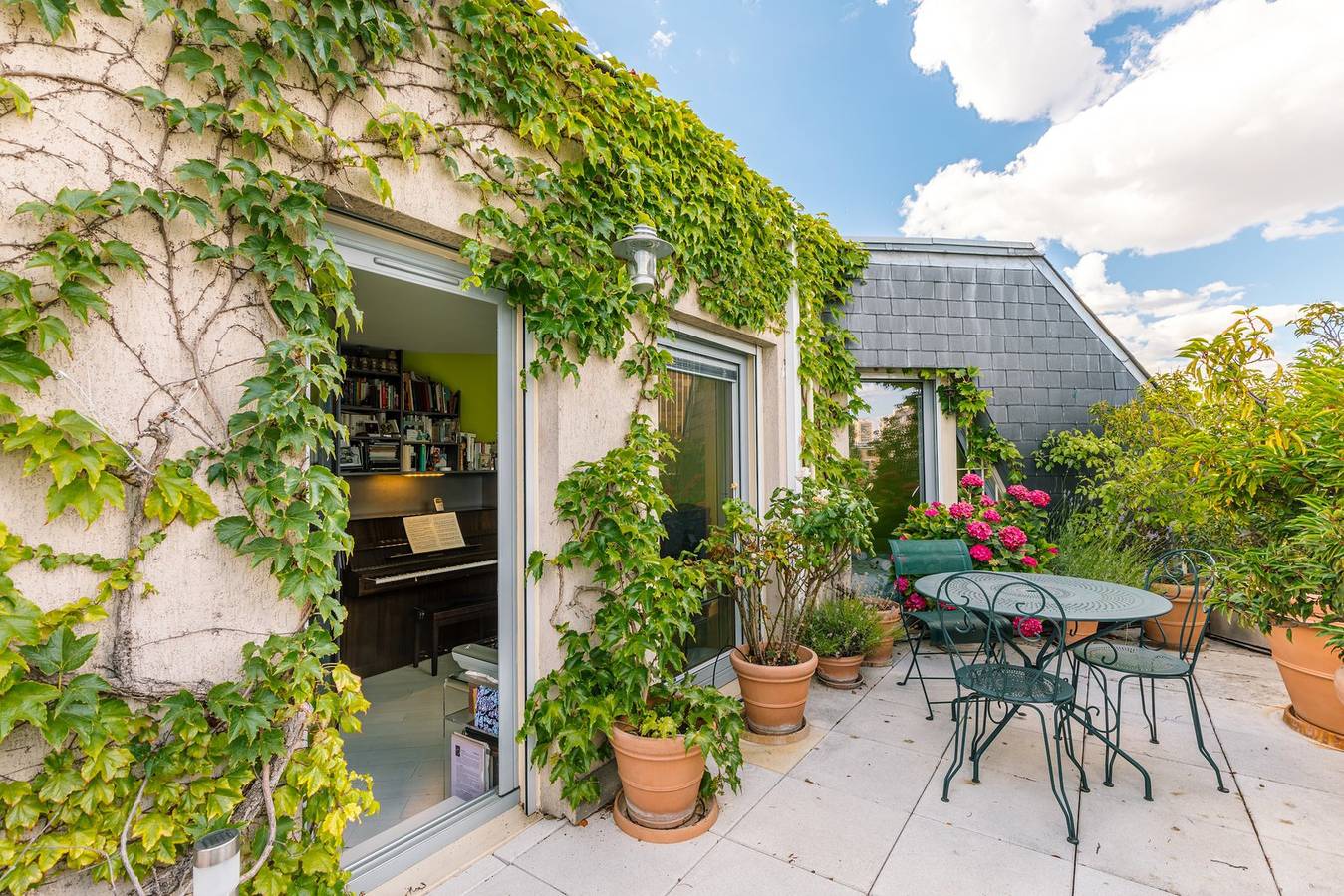 Entire apartment, Guestready - Stylish Duplex with Terraces and View in 13th Arrondissement, Paris