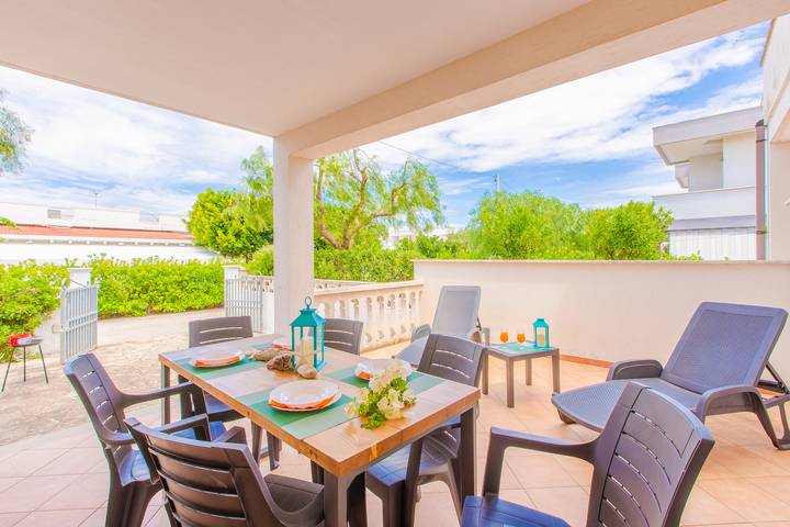 Casa vacanza per 6 persone, con balcone e panorama nonché giardino in Provincia di Brindisi