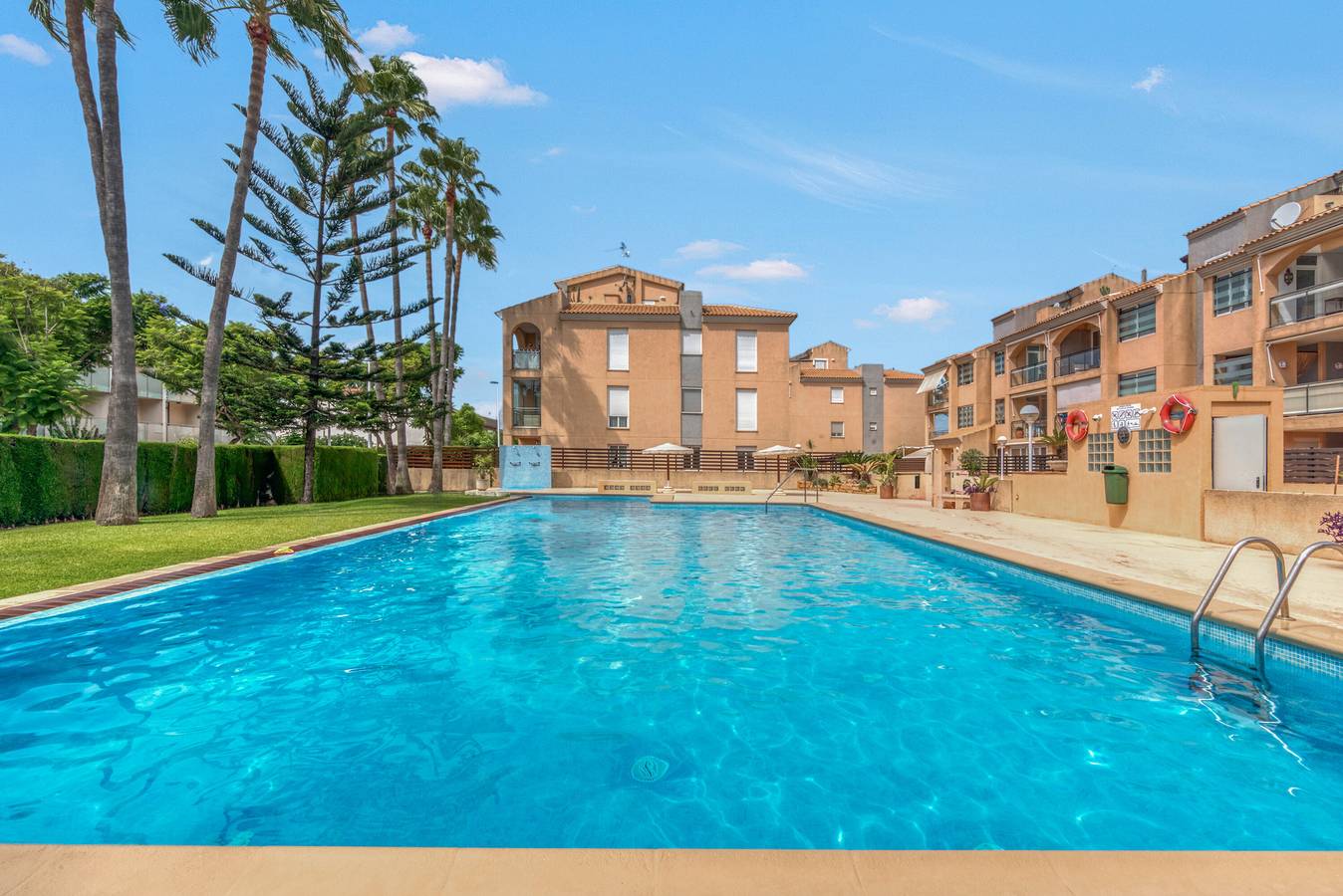 Appartamento intero, Appartamento 'La Nostra Piccola Oasi' con Piscina Condivisa, Wi-Fi e Aria Condizionata in Avenida de Augusta, Jávea