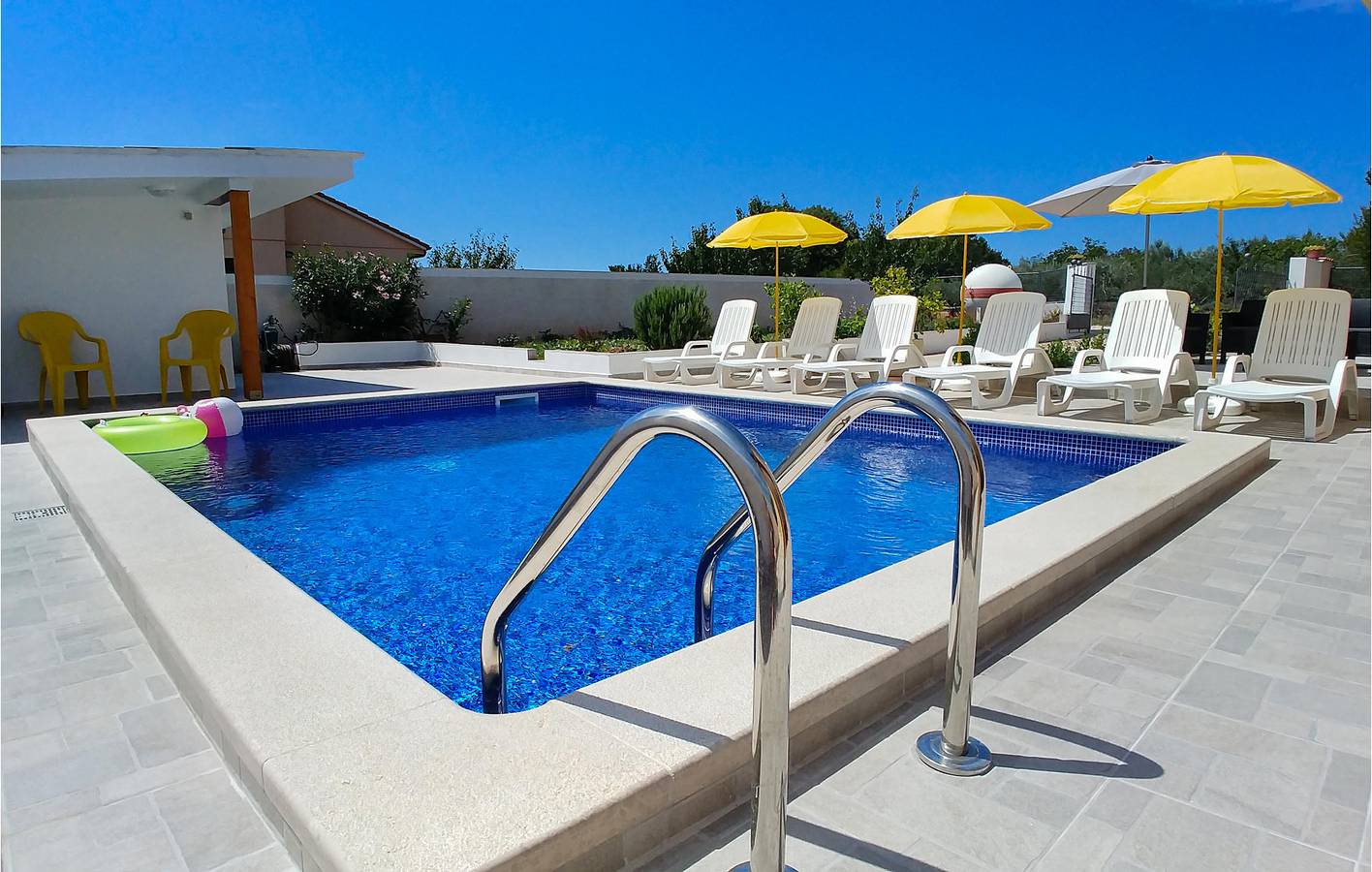 Modernes Apartment mit Terrasse, WLAN und Parkplatz in der Nähe des Stadtzentrums von Muntic in Muntic, Südküste Istrien