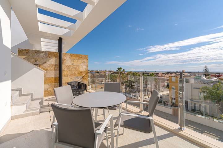 Appartamento per 4 persone, con Balcone e Terrazza nonché Piscina a La Zenia