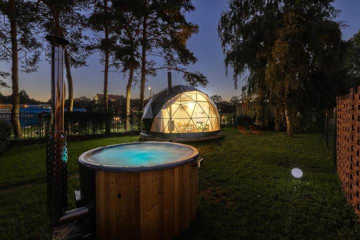 Kemping dla 4 osób, z ogród i jacuzzi w Czechy