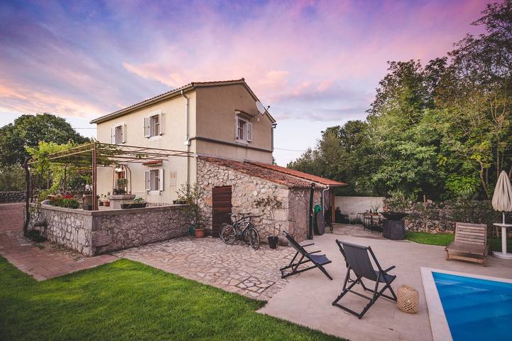 Ferienhaus für 7 Personen, mit Pool und Garten
