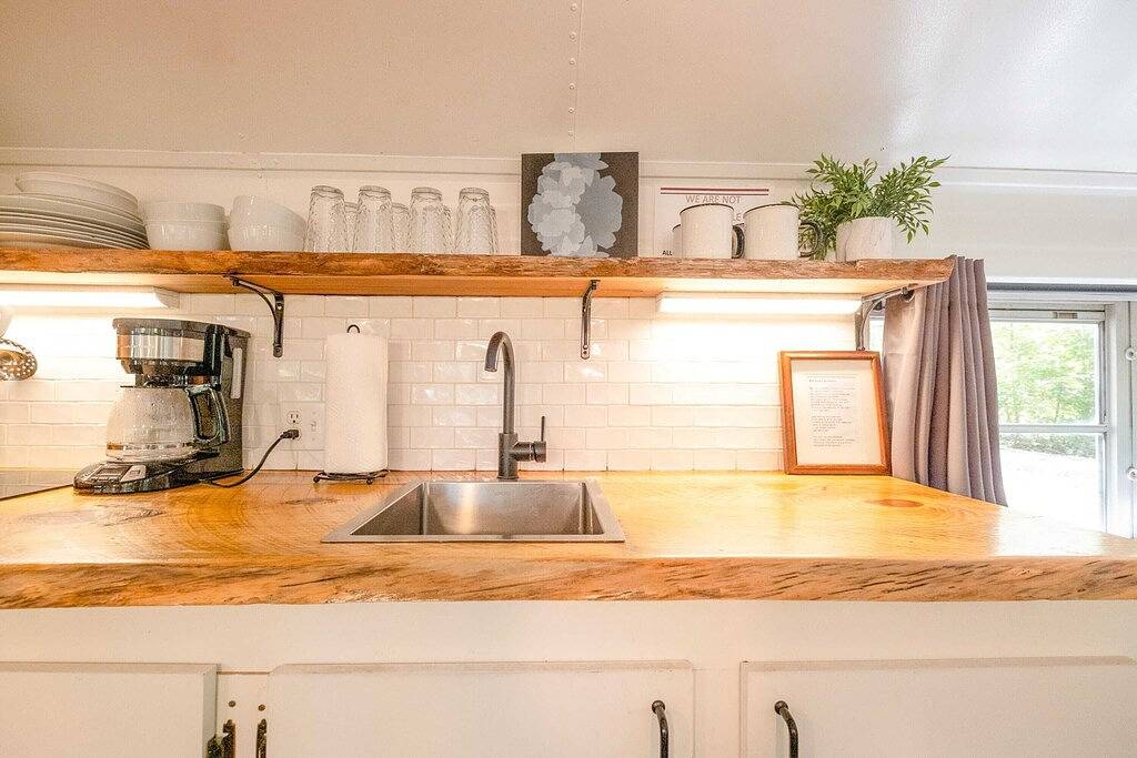 Emerald Gypsy Skoolie .... ein schrulliger schicker Schulbus in Ozark Mountains