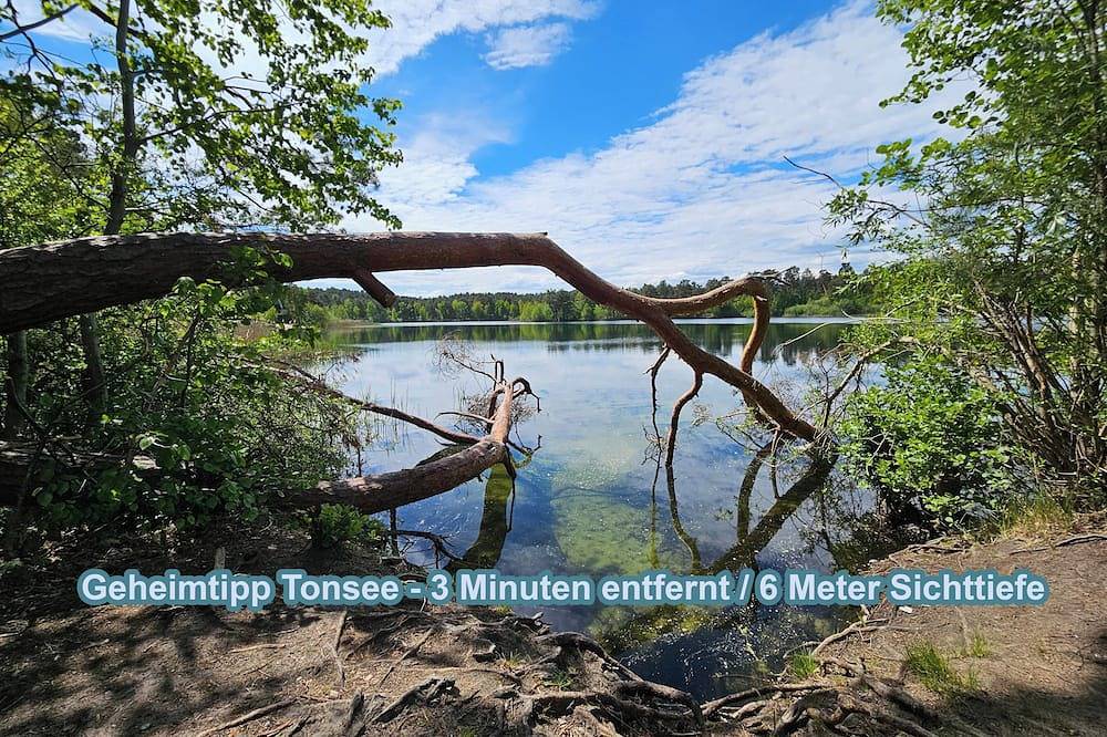 Ost-Nostalgie im Hüttendorf (Alleinnutzung) - geführte Yacht Tour inklusiv in Groß Köris, Dahme-Seengebiet