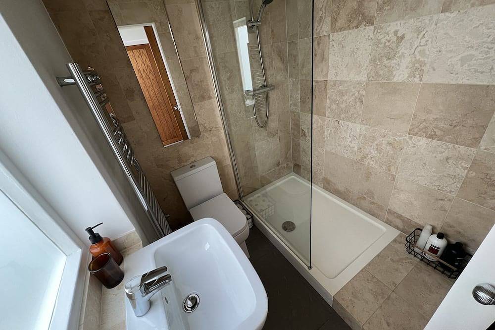 Jasmine Cottage. Stylish Cottage With Parking. Situated in the Heart of Chester! in Chester, Cheshire West and Chester