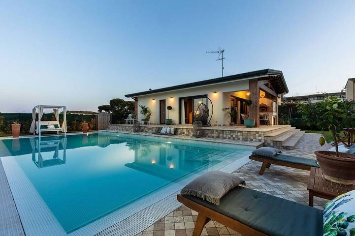 Villa per 2 persone, con terrazza e piscina nonché giardino a Viareggio