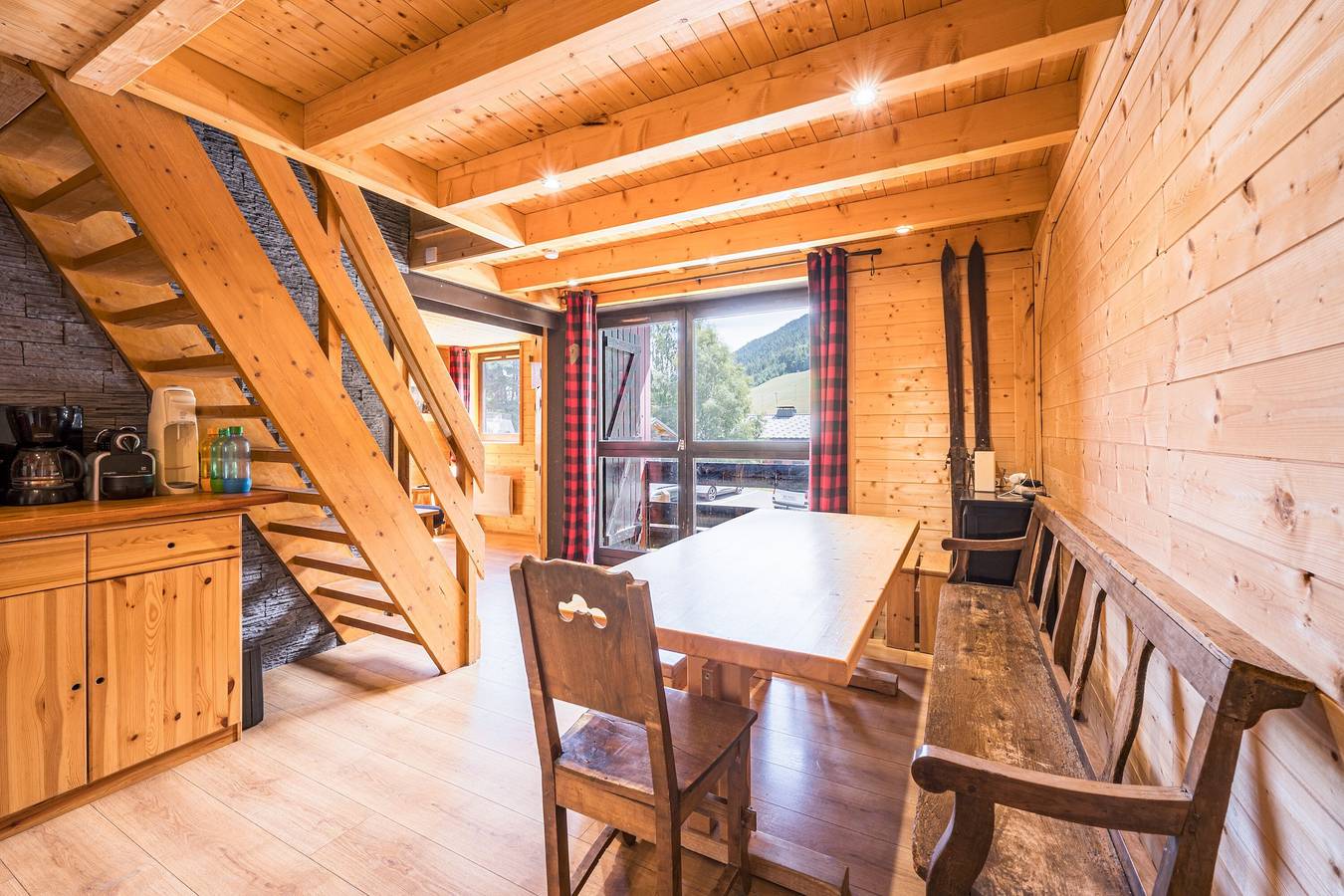 Appartement entier, Appartement 'Les Avenières - La Norma' avec vue sur les montagnes, balcon et Wi-Fi in La Norma, Villarodin-Bourget