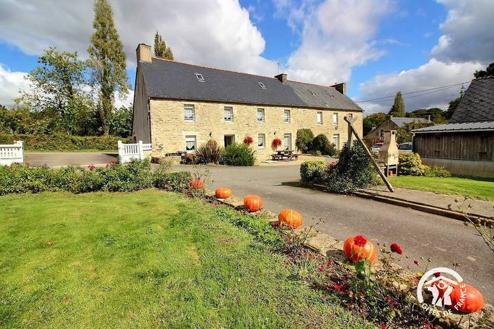 Gîte pour 8 personnes, avec terrasse et jardin