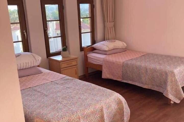 Perfect location 2 minutes to all amenities, bars/bus/restaurants and shops. in Fethiye, Turkish Aegean
