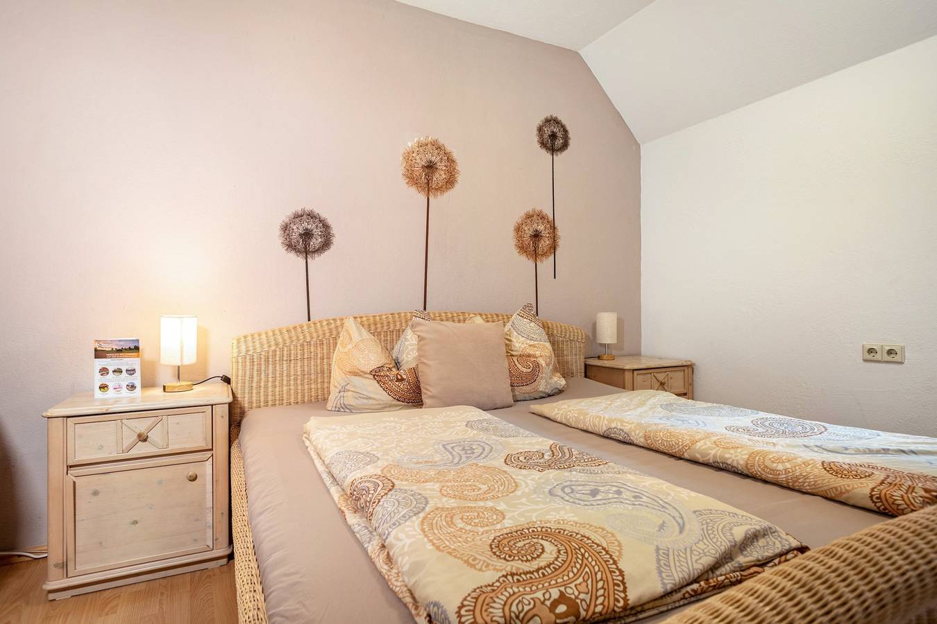  'Zimmer 4', gemütliches Doppelzimmer mit großem Bett in Ravensburg, Region Bodensee-Oberschwaben