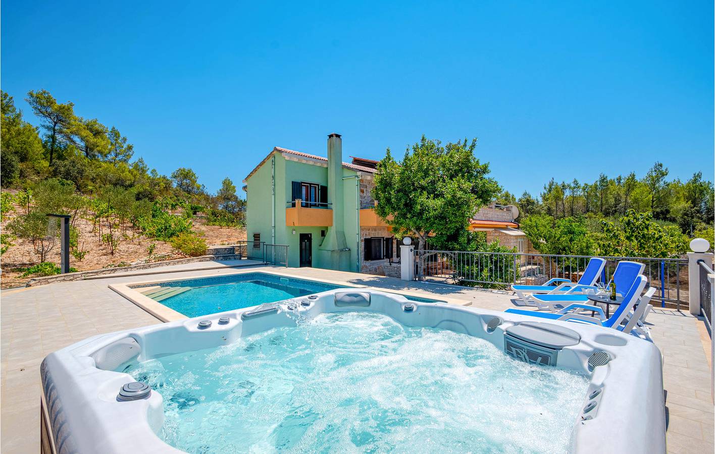 Gemütlich, 1 km vom Strand entfernt: 91 m² große Wohnung mit Pool und Terrasse in Čara, Korcula