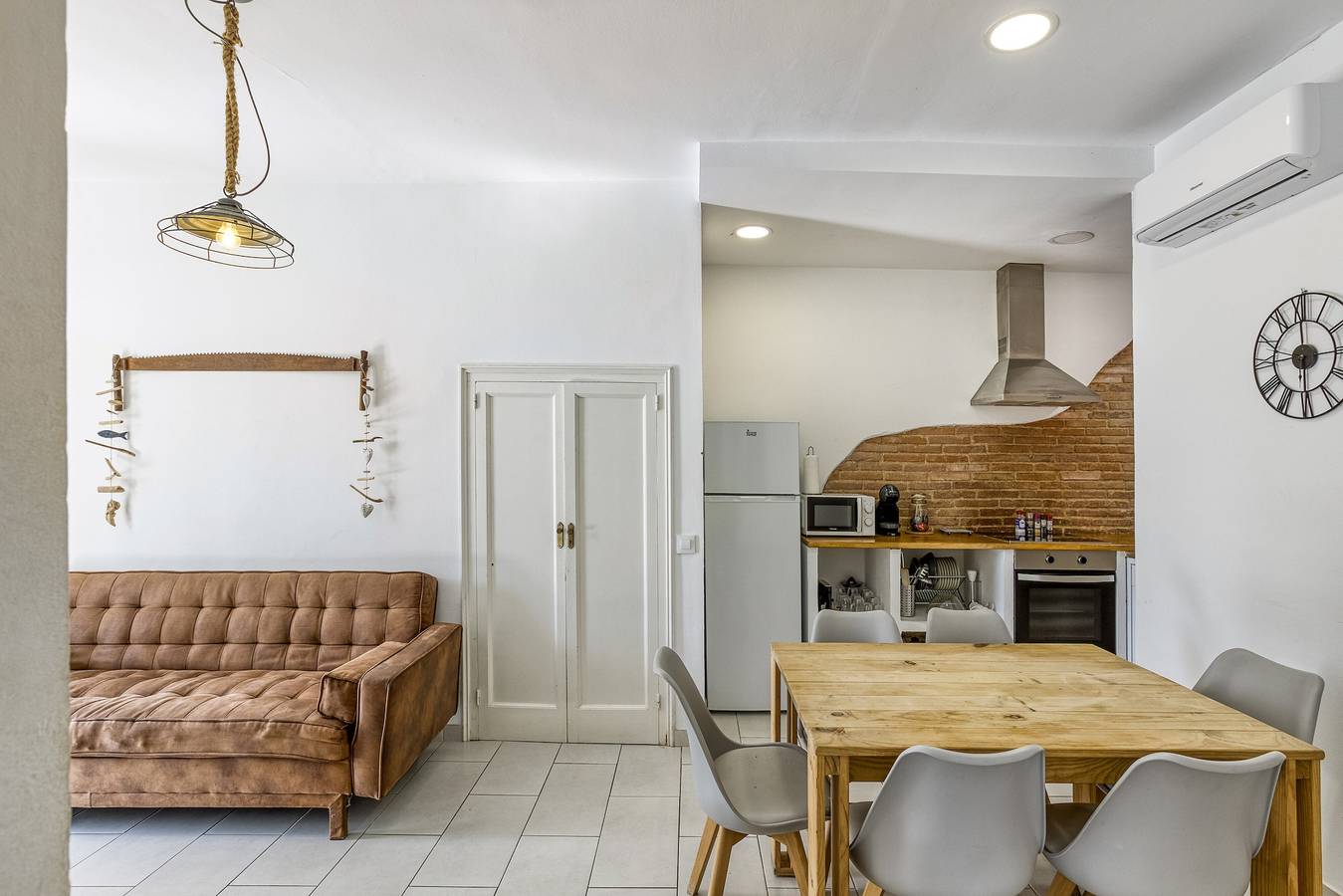 Apartamento entero, Apartamento 'La Cort' con vistas a la montaña, Wi-Fi y aire acondicionado in Platja d'Aro, Costa Brava