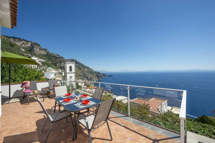 Villa per 10 persone, con terrazza e giardino nonché vista oceano in Praiano