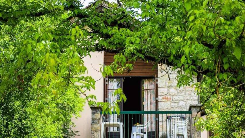Gîte pour 7 personnes, avec jardin et piscine à La Canourgue