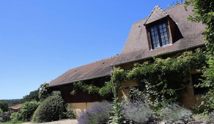 Gîte pour 6 personnes, avec piscine ainsi que jardin et balcon à Villefranche-du-Périgord - 2