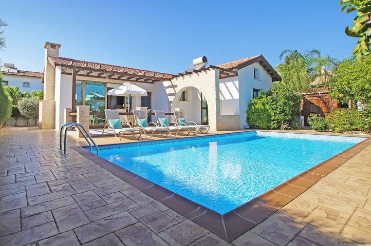 Villa für 4 Personen, mit Balkon und Garten sowie Pool auf Zypern